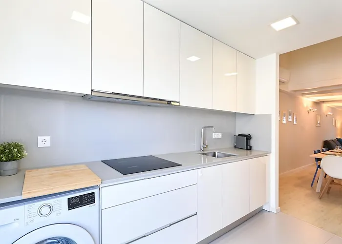 Ao Pe Da Se Next To Cathedral By Se *