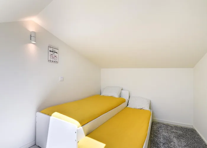 Ao Pe Da Se Next To Cathedral By Se דירה בראגה