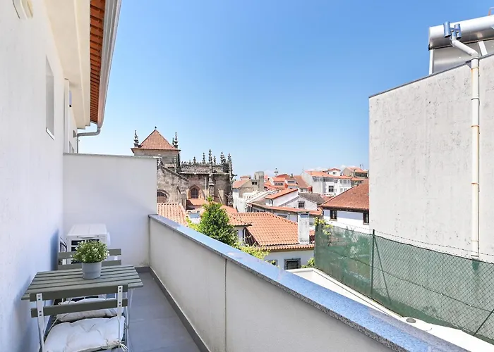 Ao Pe Da Se Next To Cathedral By Se דירה *