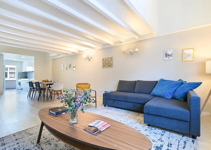 Ao Pe Da Se Next To Cathedral By Se דירה בראגה