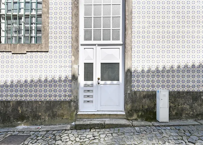 Ao Pe Da Se Next To Cathedral By Se דירה בראגה